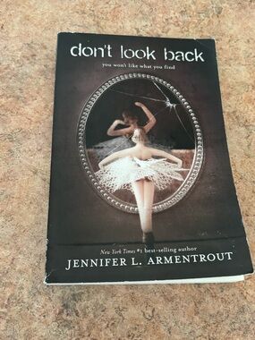 Don't Look Back by Jennifer L. Armentrout - paperback